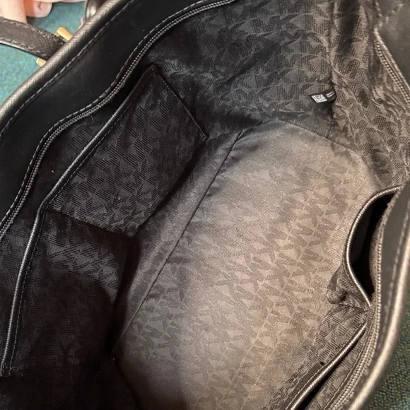 Michael Kors Jet Set Black Leather Tote Bag w/ Gold Logo Charm🌸 - Picture 6 of 12